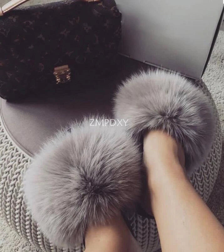 Girls Exquisite Shoes Warm Winter Plush Slides Cute and Comfort Home Slippers New Arrivals Amazing Fur Shoes Fashion Brand Shoes