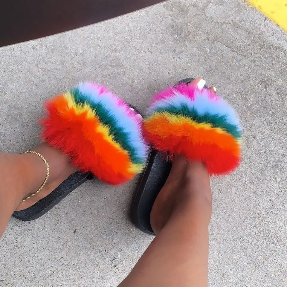 New Arrival Girl Luxury Fluffy Fur Slippers Ladies Indoor Warm Furry Fur Flip Flops Women Amazing Plush Fur Slides Wholesale Hot