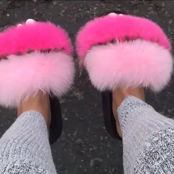 New Arrival Girl Luxury Fluffy Fur Slippers Ladies Indoor Warm Furry Fur Flip Flops Women Amazing Plush Fur Slides Wholesale Hot